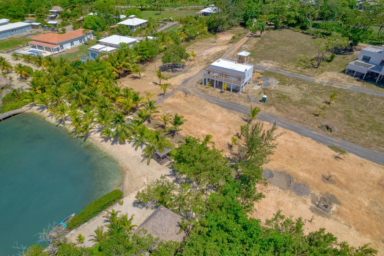 Featured Roatan Real Estate Listings, Roatan Land for Sale, Beachfront Lot 6B at Coral Views Village, Roatan Luxury Properties