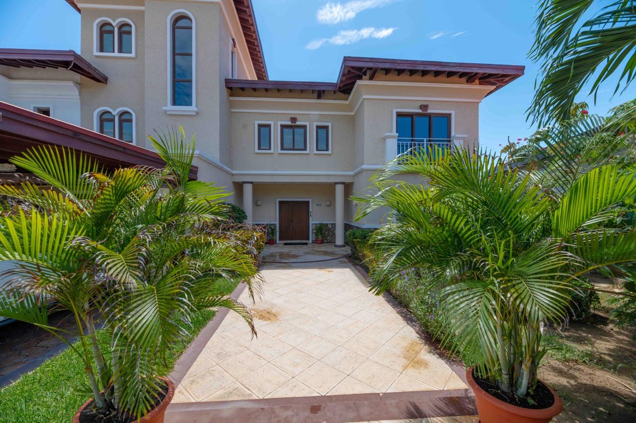 Featured Roatan Real Estate Listings, Roatan Homes for Sale, Pristine Bay Residence 1006, Roatan Luxury Properties