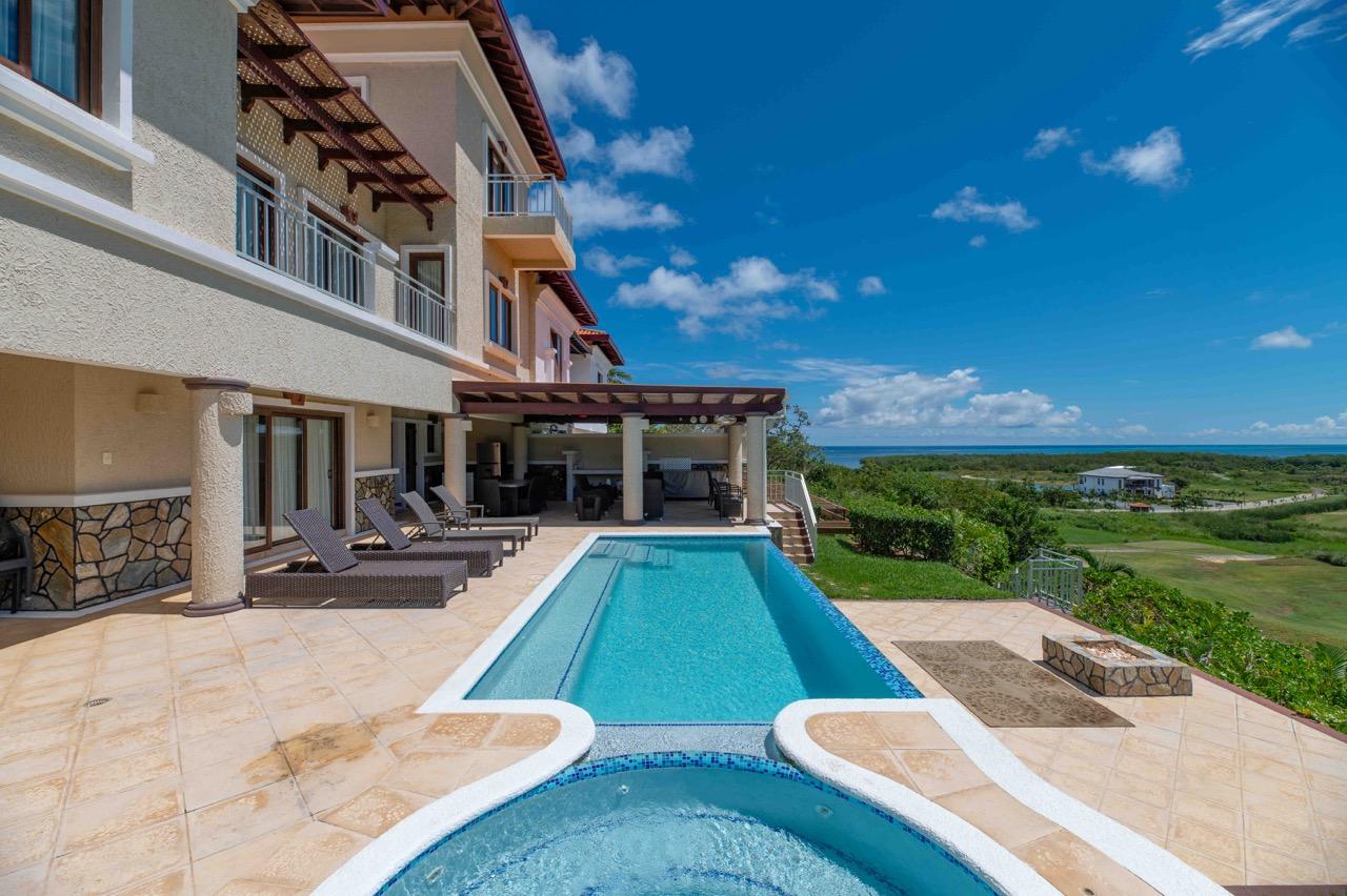 Featured Roatan Real Estate Listings, Roatan Homes for Sale, Pristine Bay Residence 1006, Roatan Luxury Properties