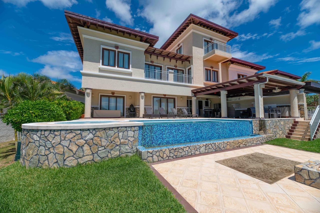 Featured Roatan Real Estate Listings, Roatan Homes for Sale, Pristine Bay Residence 1006, Roatan Luxury Properties