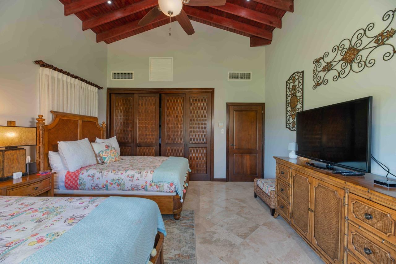 Featured Roatan Real Estate Listings, Roatan Homes for Sale, Pristine Bay Residence 1006, Roatan Luxury Properties