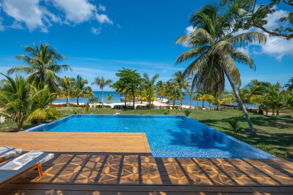 Featured Roatan Real Estate Listings, Roatan Homes for Sale, Luxury 3B/3B Villa with Pool in Pangea Beach, Roatan Luxury Properties