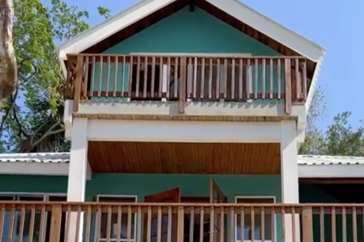 Featured Roatan Real Estate Listings, Roatan Homes for Sale, Luna Beach Treehouse, Roatan Luxury Properties