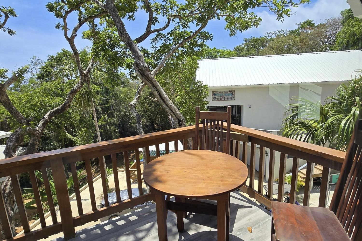 Featured Roatan Real Estate Listings, Roatan Homes for Sale, Luna Beach Treehouse, Roatan Luxury Properties