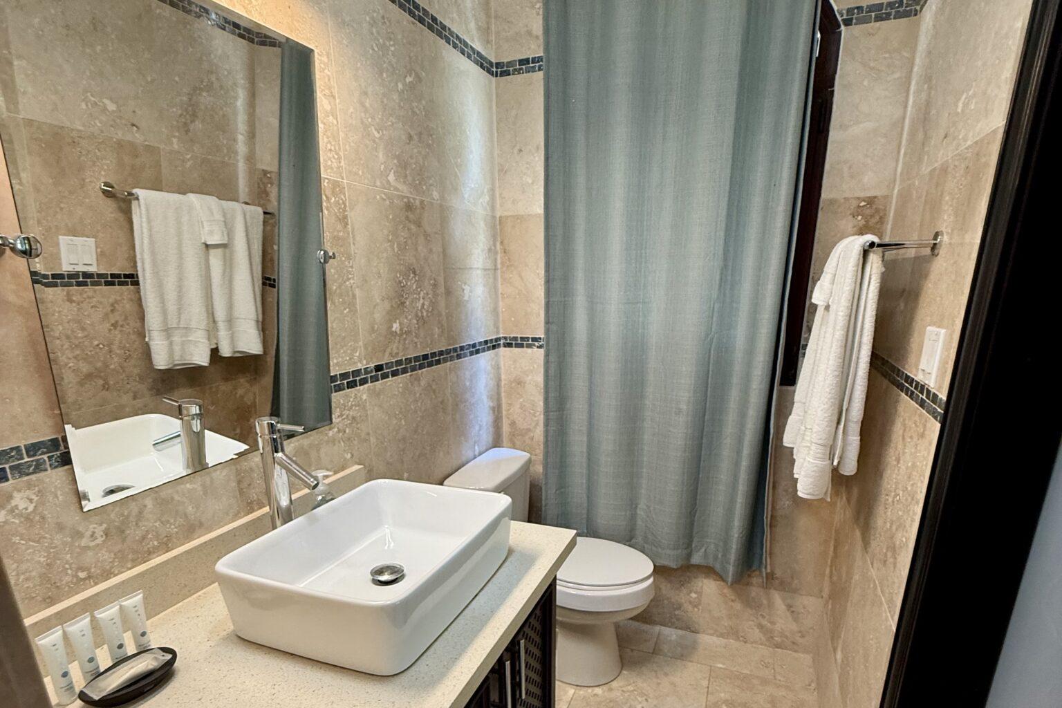 Featured Roatan Real Estate Listings, Roatan Condos for Sale, Meridian Condo 5B West Bay, Roatan Luxury Properties