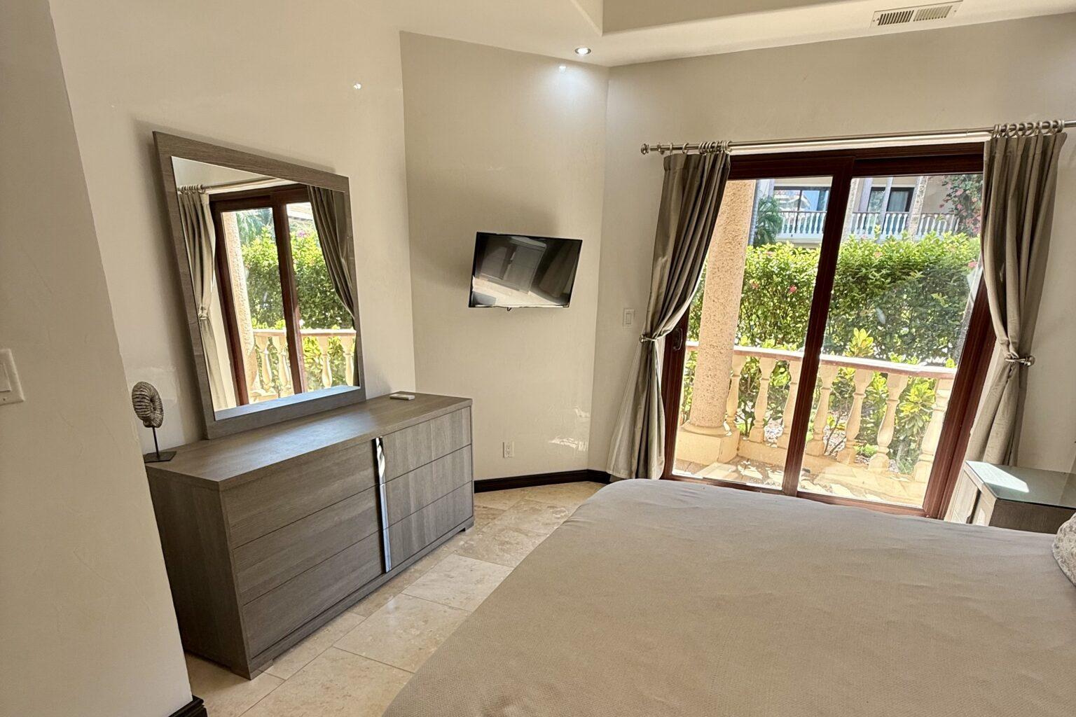 Featured Roatan Real Estate Listings, Roatan Condos for Sale, Meridian Condo 5B West Bay, Roatan Luxury Properties