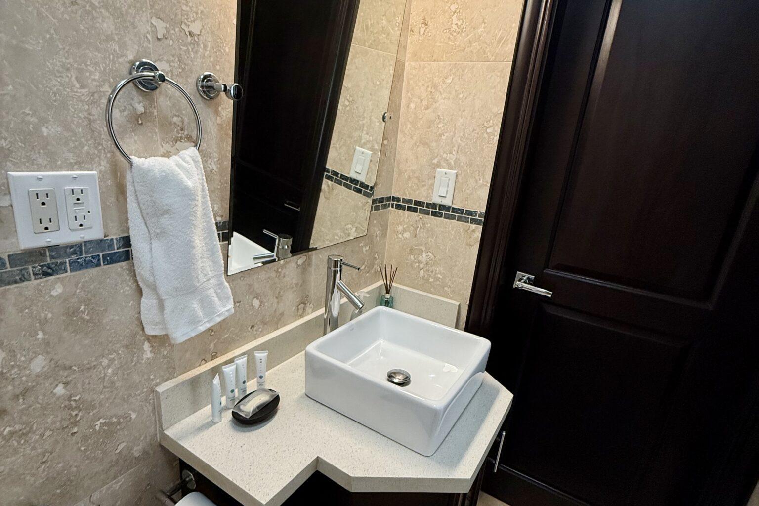 Featured Roatan Real Estate Listings, Roatan Condos for Sale, Meridian Condo 5B West Bay, Roatan Luxury Properties