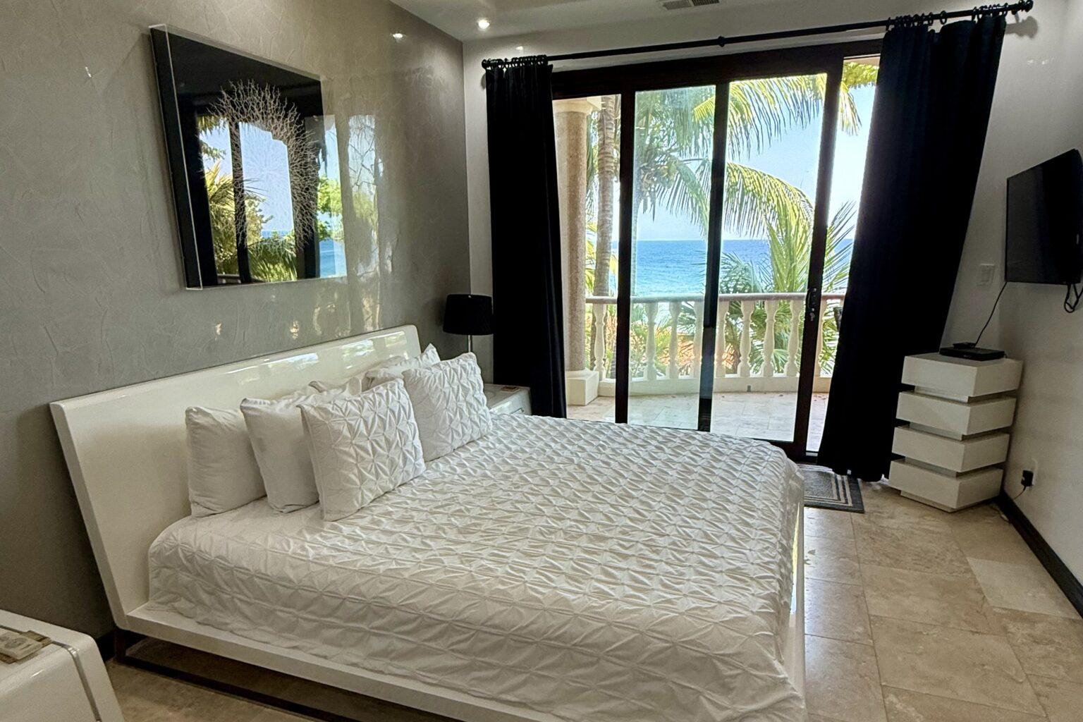 Featured Roatan Real Estate Listings, Roatan Condos for Sale, Meridian Condo 5B West Bay, Roatan Luxury Properties