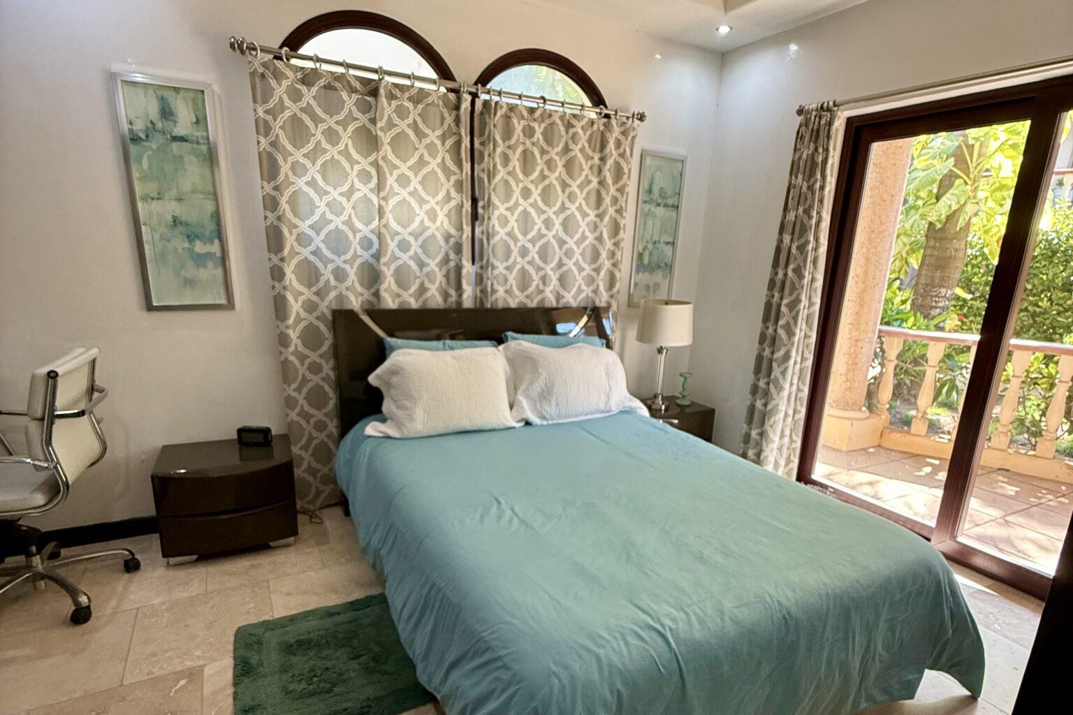 Featured Roatan Real Estate Listings, Roatan Condos for Sale, Meridian Condo 5B West Bay, Roatan Luxury Properties