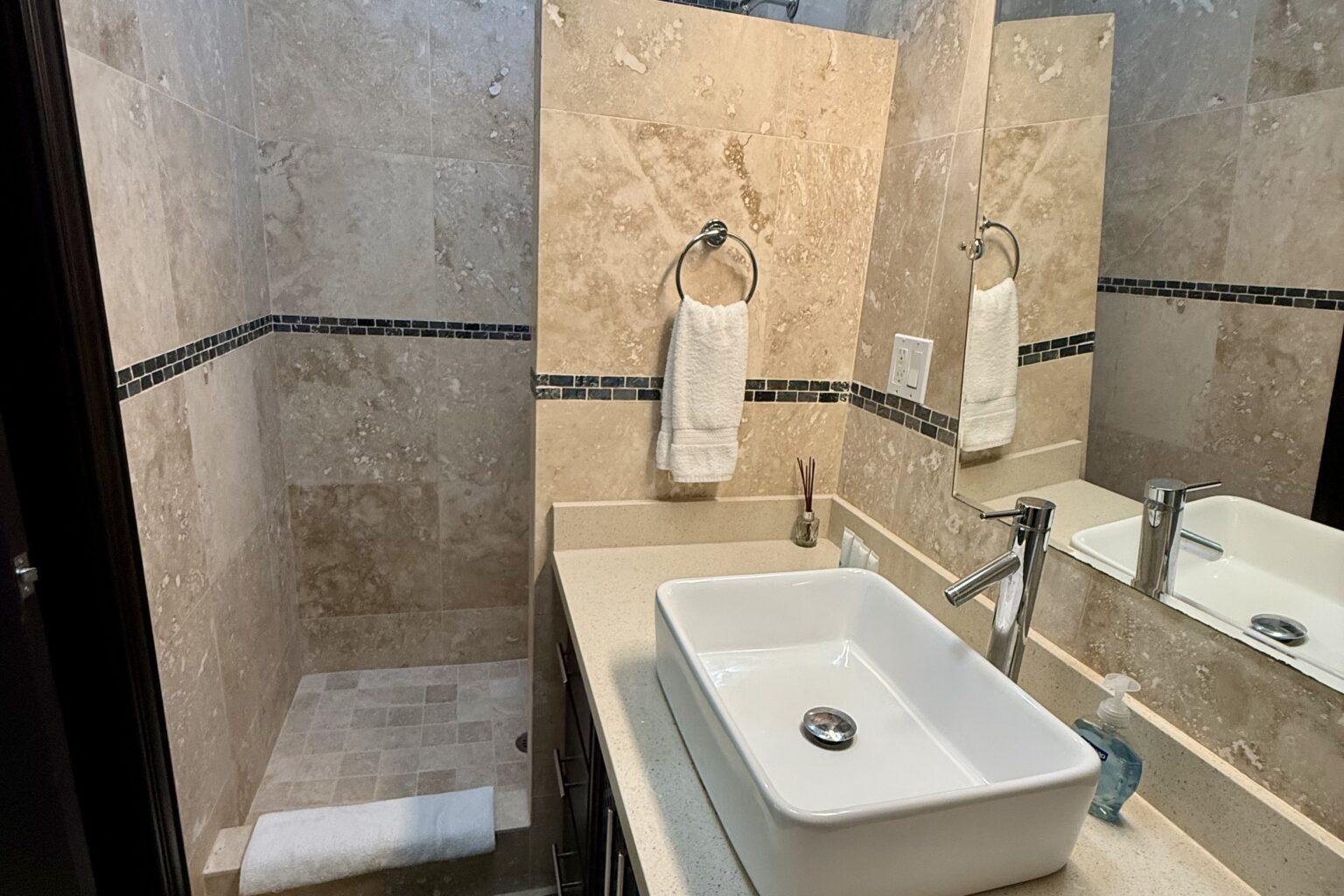 Featured Roatan Real Estate Listings, Roatan Condos for Sale, Meridian Condo 5B West Bay, Roatan Luxury Properties